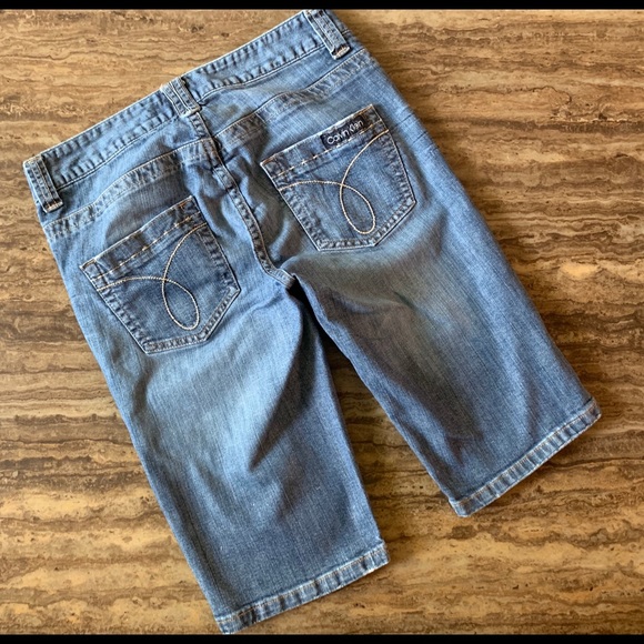 CALVIN KLEIN BRAMUDA STYLE SHORTS SIZE 2 - Picture 4 of 7